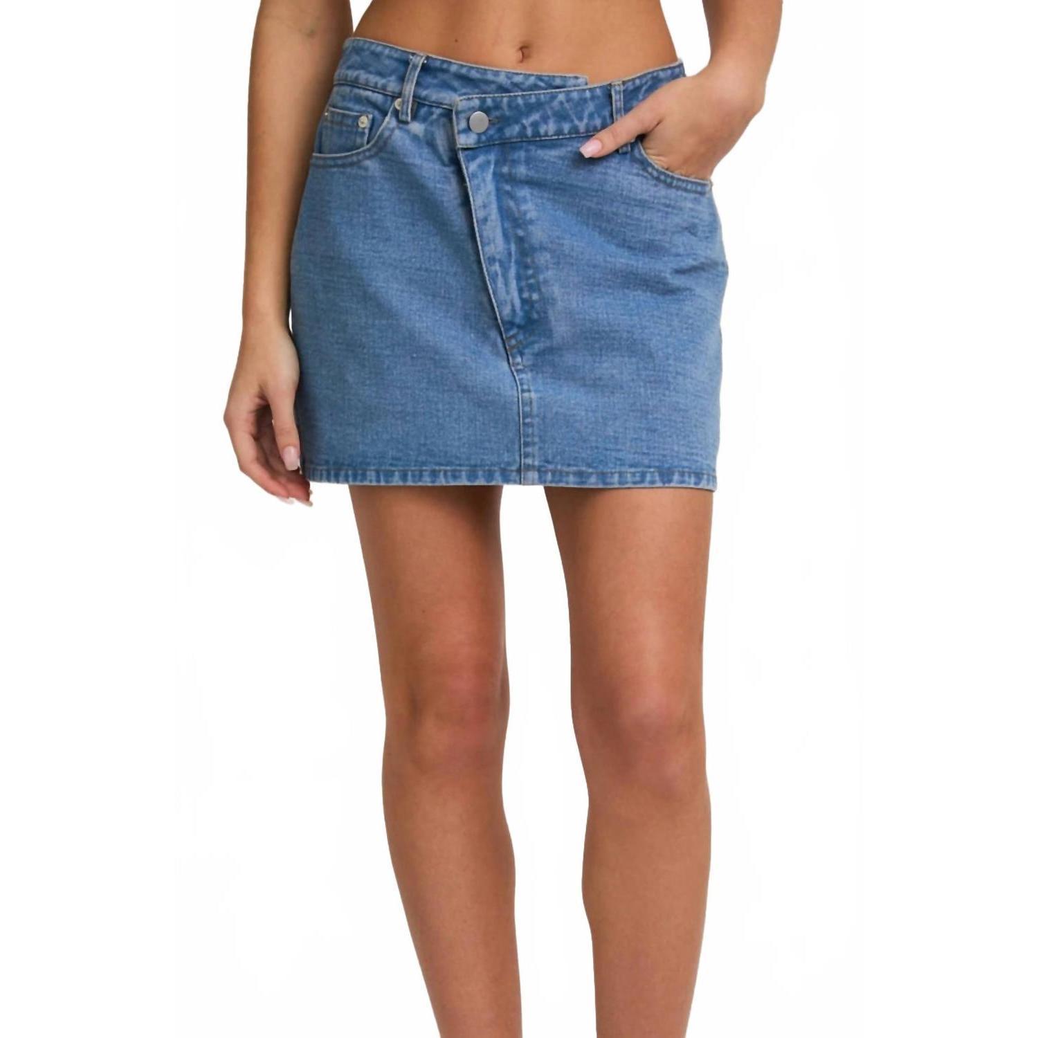 New Le Lis Women's The Jetty Mid Rise Denim Skort In Blue